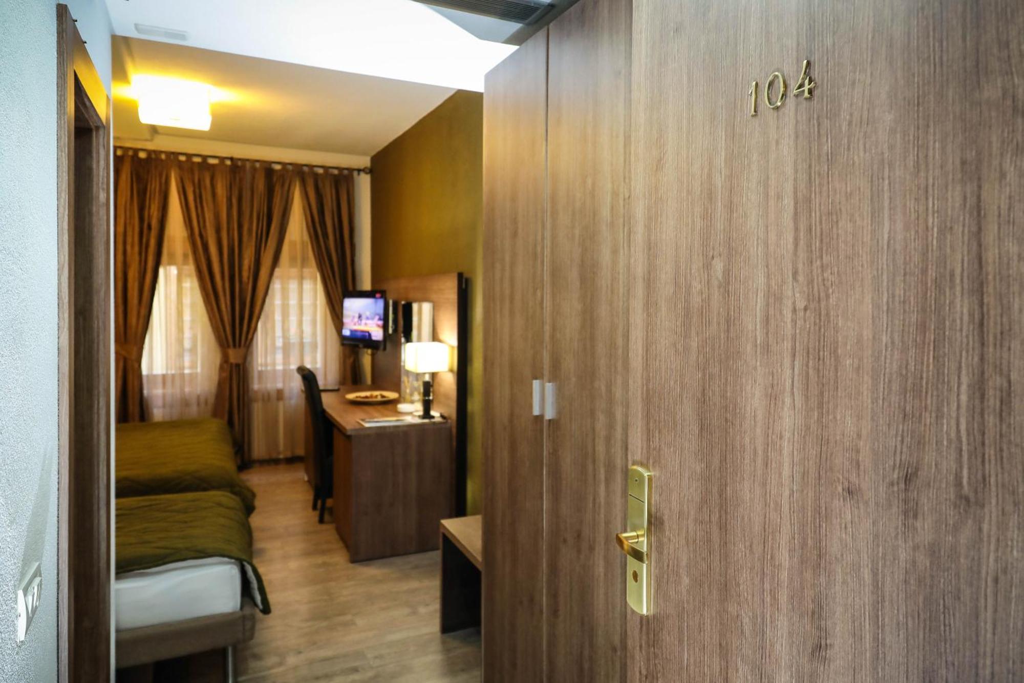 Hotel Carshia E Jupave Gjakova Eksteriør billede